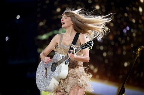 Where is taylor swift playing this weekend - Oct 27, 2023 · Taylor Swift’s record-breaking concert film, which opened Oct. 12, is in its third weekend at the box office and has already brought in more than $178 million worldwide, according to IMDbPro’s ... 